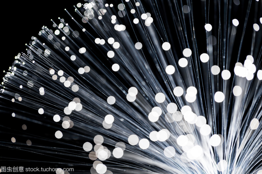 光纖電纜的工作原理及其在現代通信中的應用